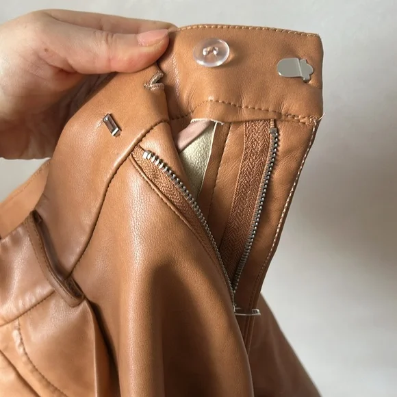 7 For All Mankind Faux Leather Shorts size XS brown camel pleather vegan - Picture 8 of 11